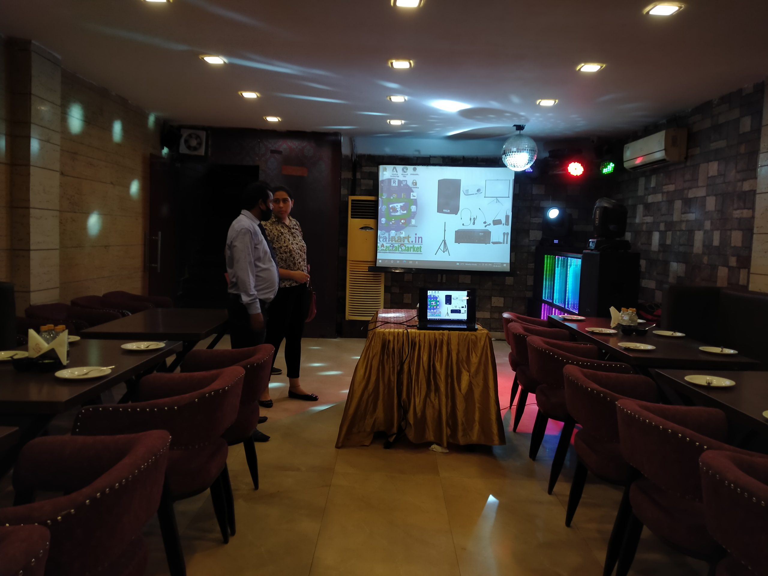 Projector on rent in south Delhi